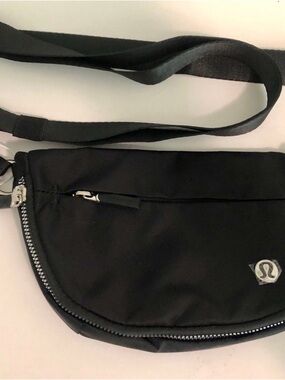 Lululemon Black Crossbody Belt Bag 3L